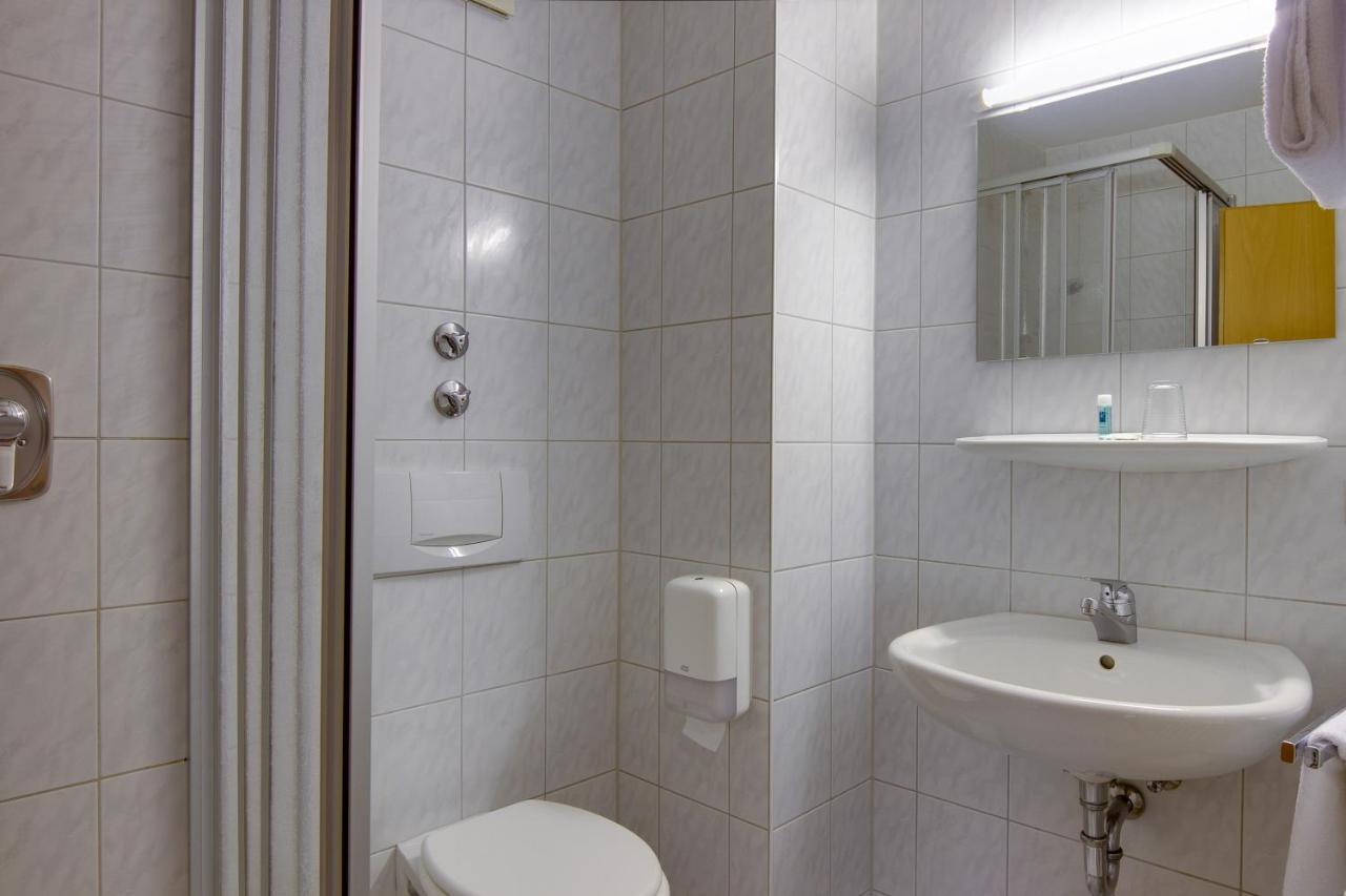 Central Hotel Friedrichshafen Oda fotoğraf